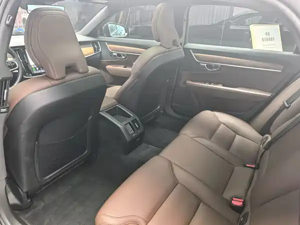 Volvo S90 2025