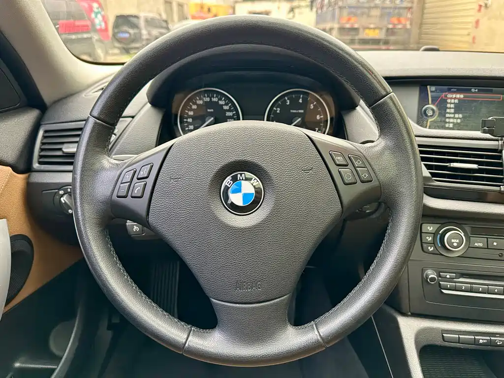 BMW X1 2011 — фото 13