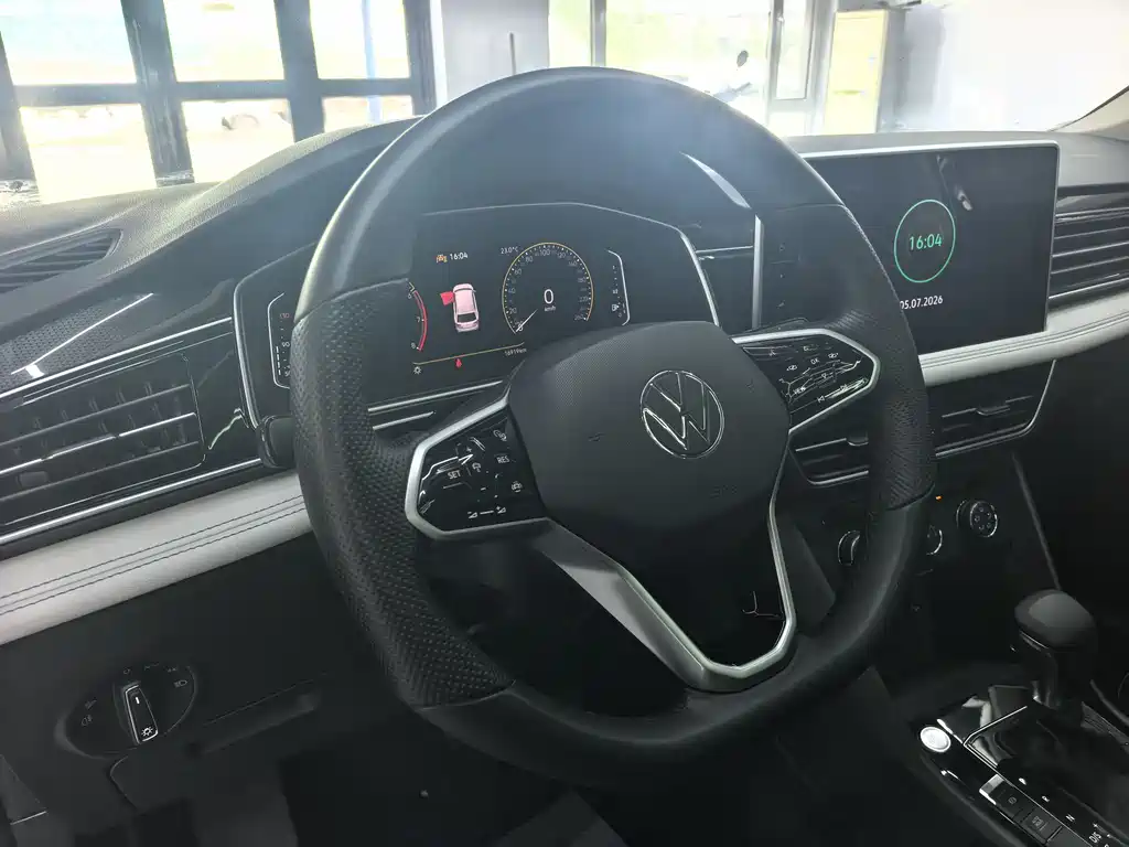 Volkswagen Tiguan L 2023 — фото 20