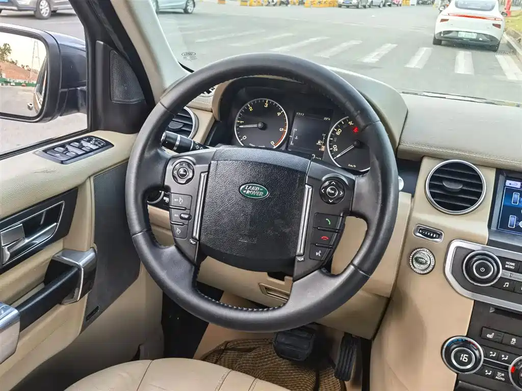 Land Rover Discovery 2013 — фото 13