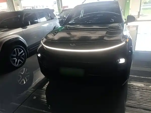 Li Auto L8 2023