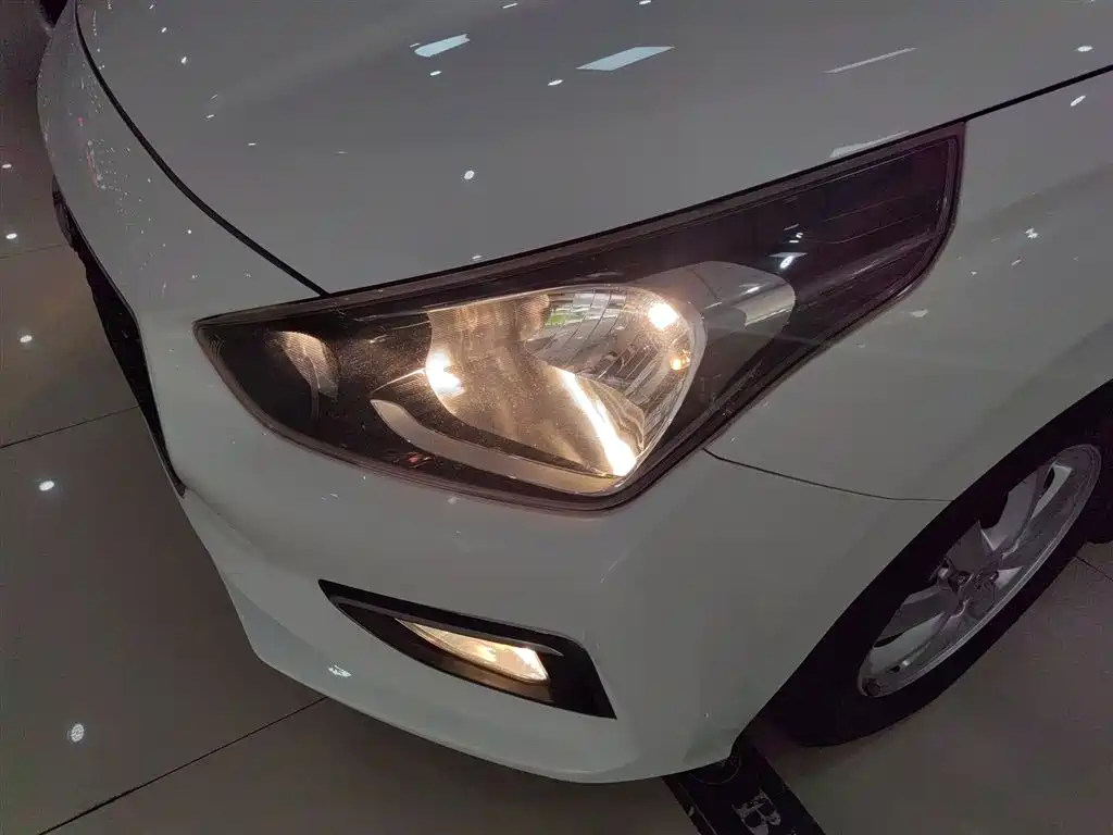 Hyundai Verna 2018 — фото 18