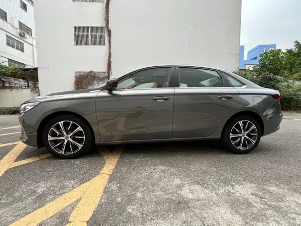 Geely Emgrand 2022
