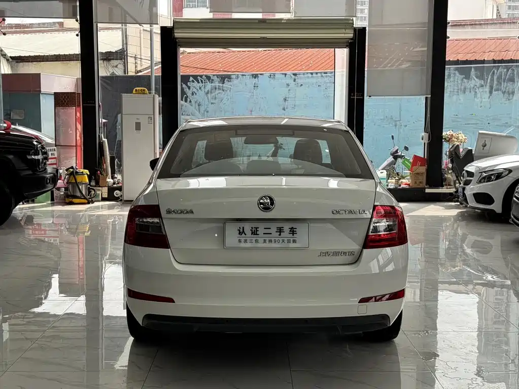Skoda Octavia 2017 — фото 11