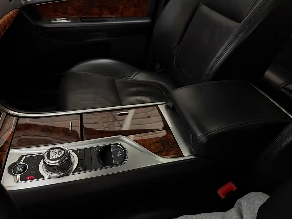 Jaguar XF 2015 — фото 12