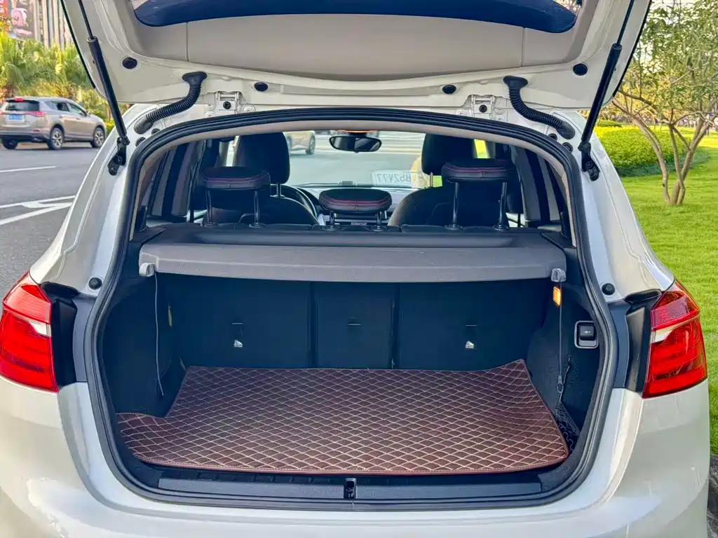 BMW 2 Series Station Wagon 2017 — фото 16