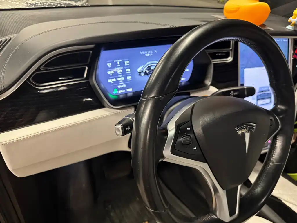 Tesla Model X 2018 — фото 3