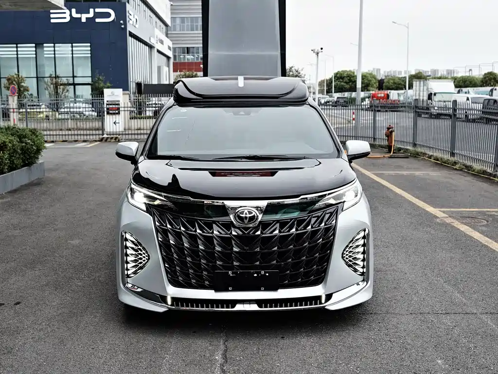 Toyota Granvia — фото 2