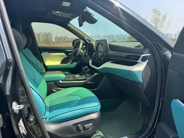 Toyota Crown Kluger 2023