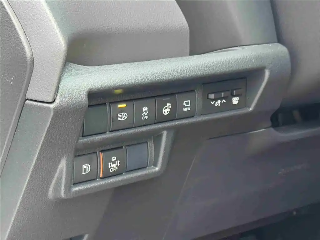 Toyota Sienna 2023 — фото 17