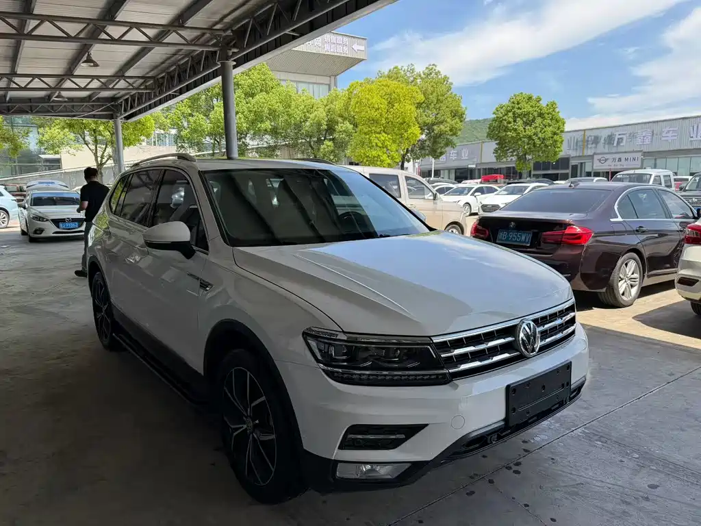 Volkswagen Tiguan L 2017 — фото 3