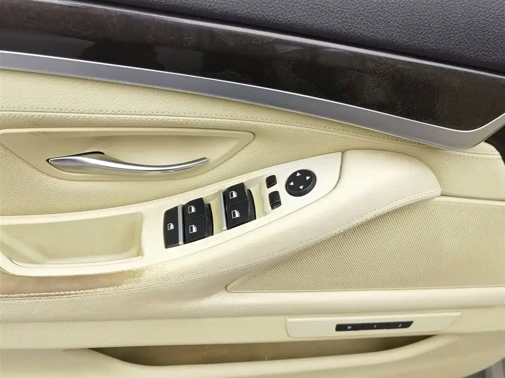 BMW 5 Series 2012 — фото 9