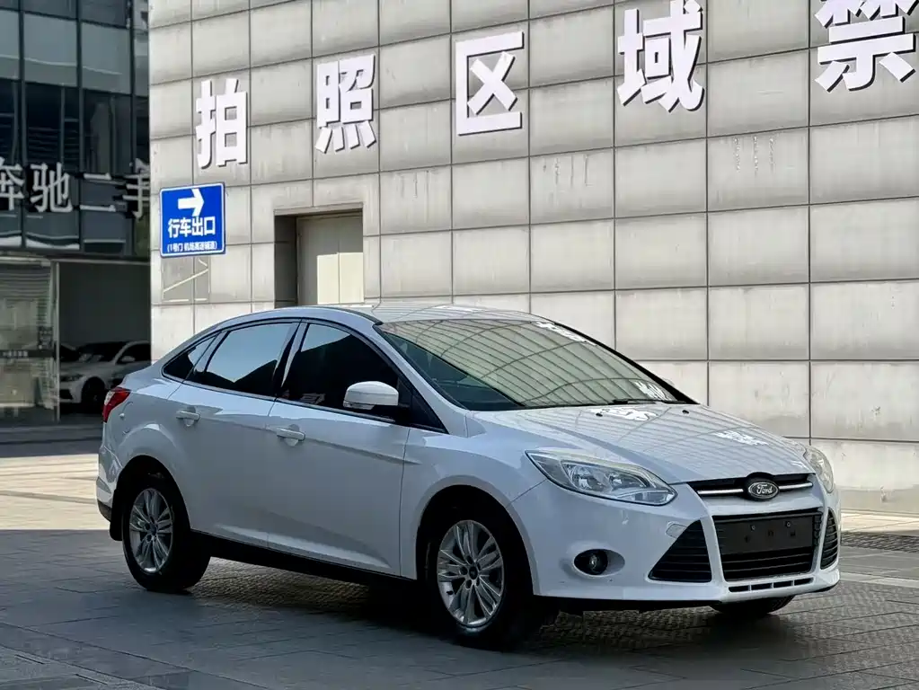 Ford Focus 2014 — фото 3
