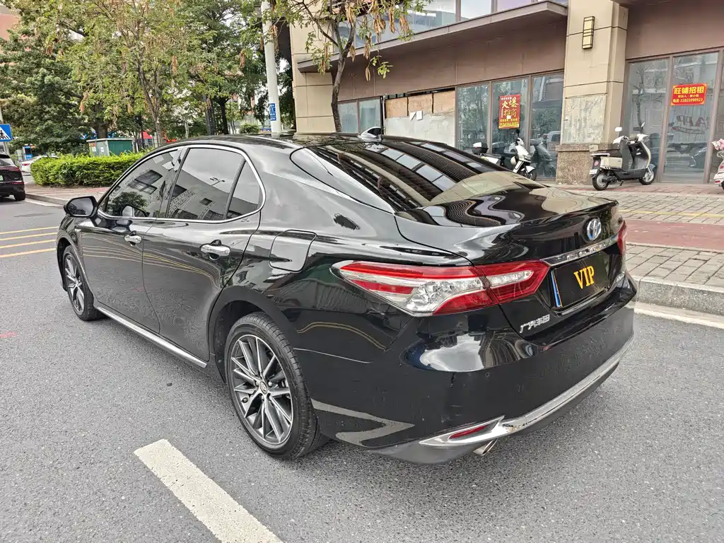 Toyota Camry 2023 — фото 4