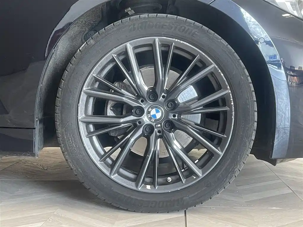BMW 3 Series 2024 — фото 11