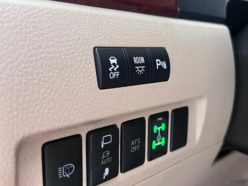 Toyota Alphard 2010 — фото 9
