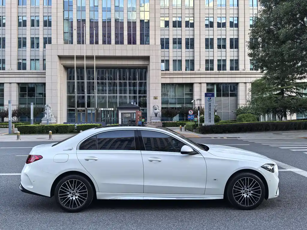 Mercedes-Benz C-Class 2022