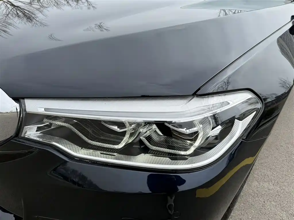 BMW 5 Series 2018 — фото 19