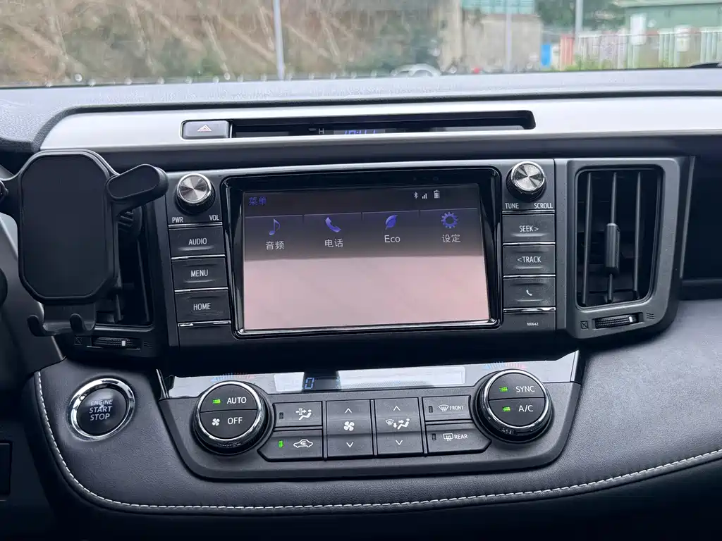 Toyota RAV4 2017 — фото 13
