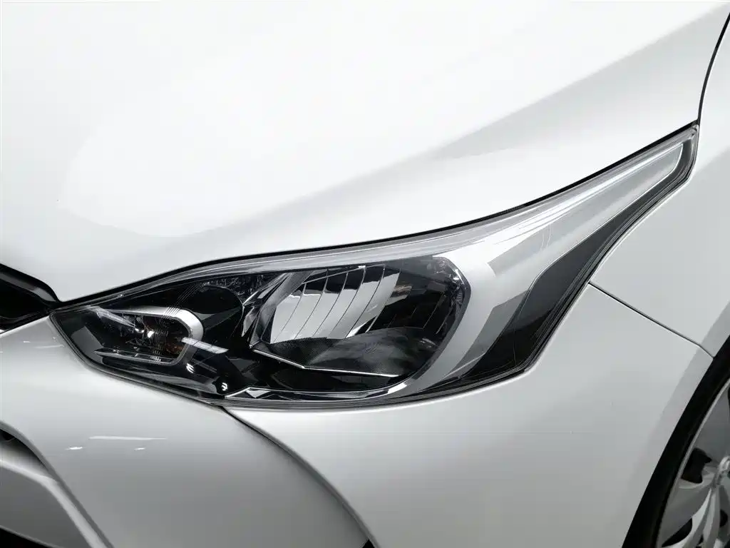 Toyota Yaris L 2018 — фото 7