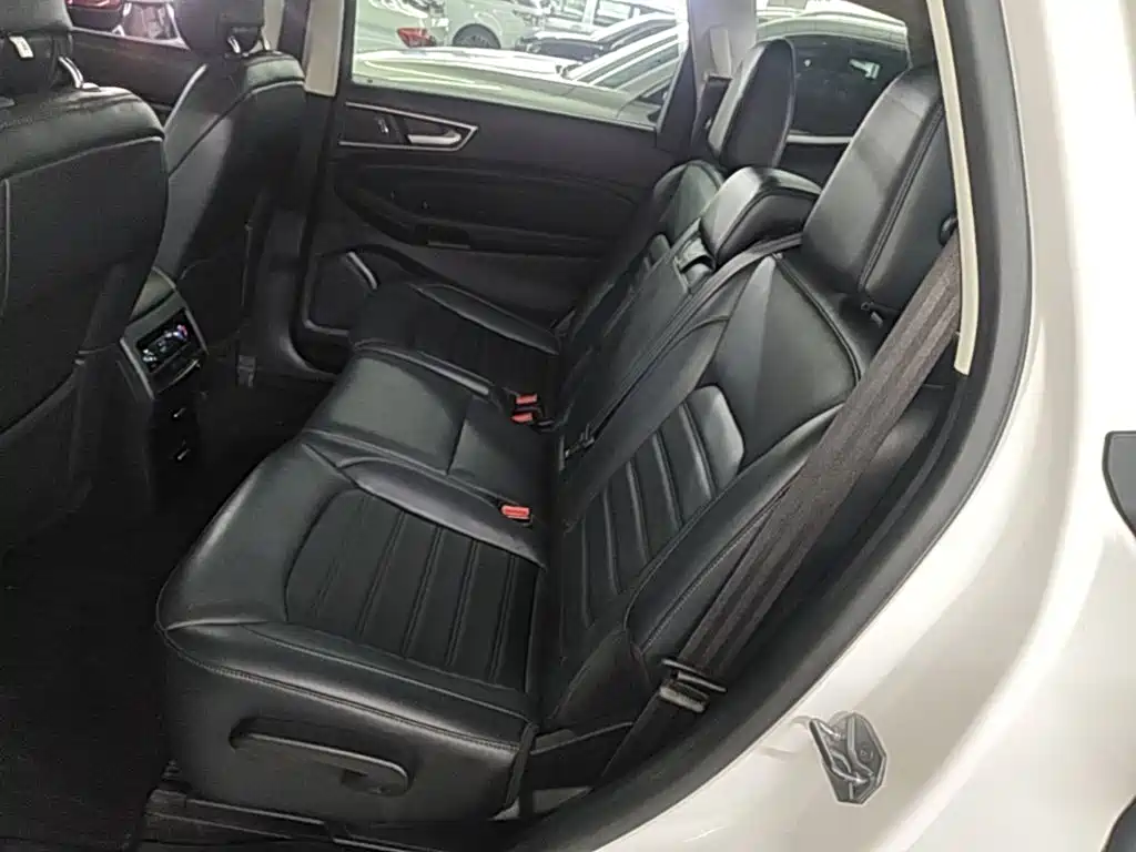 Ford Edge 2018 — фото 17