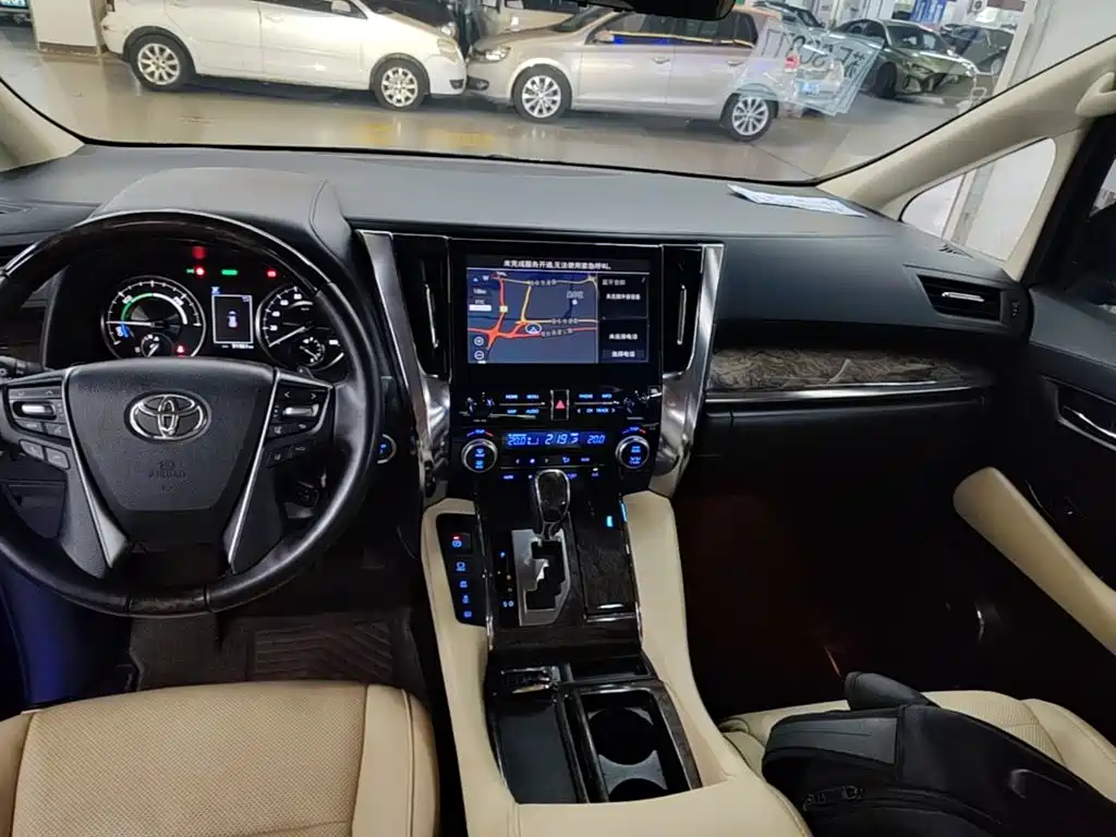 Toyota Vellfire 2022 — фото 13