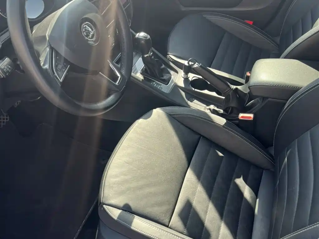 Skoda Octavia 2017 — фото 11