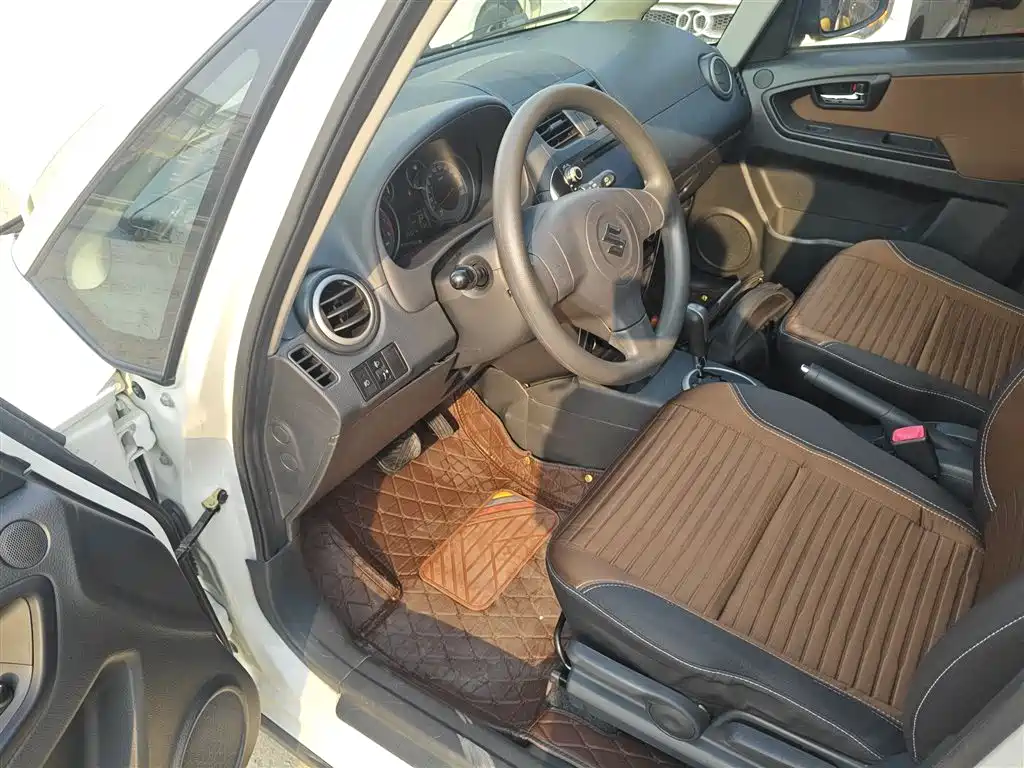 Suzuki SX4 2015 — фото 12