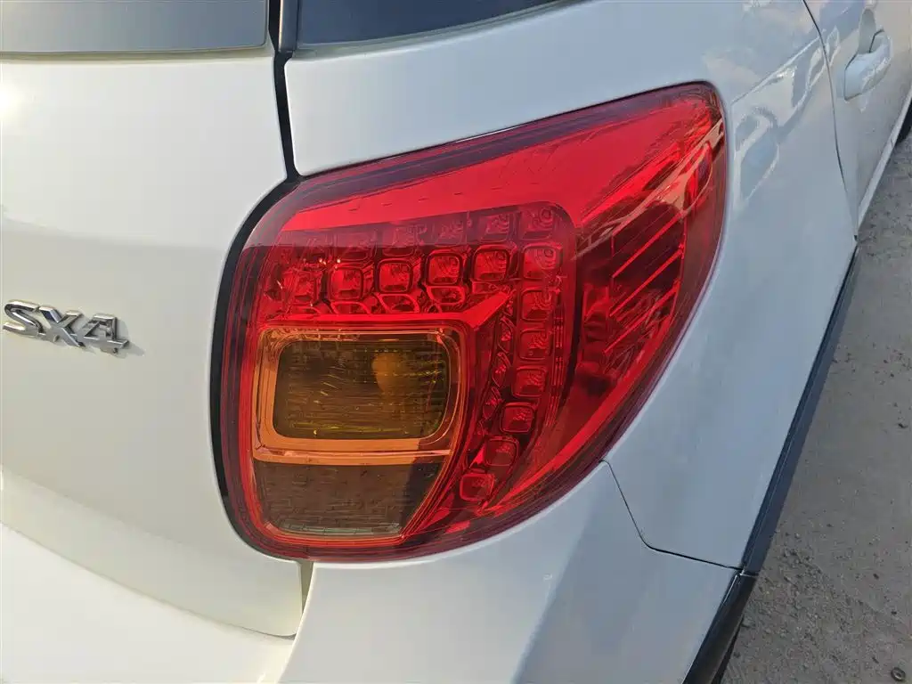 Suzuki SX4 2015 — фото 24