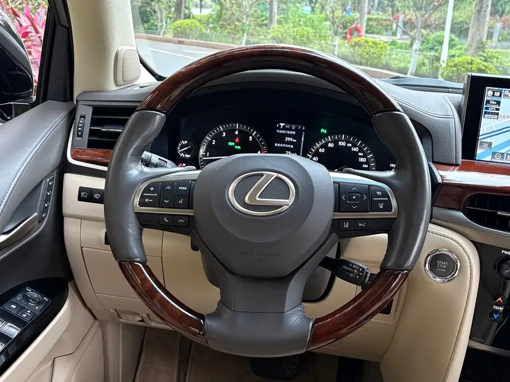Lexus LX 2016 — фото 21