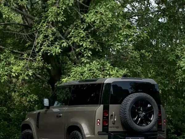 Land Rover Defender 2022