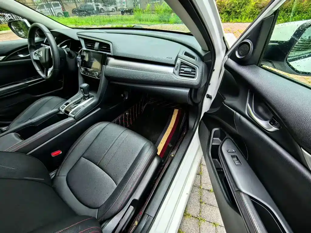 Honda Civic 2018 — фото 10