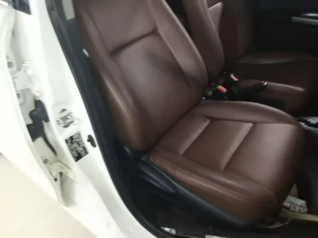 Toyota Yaris L 2015 — фото 25