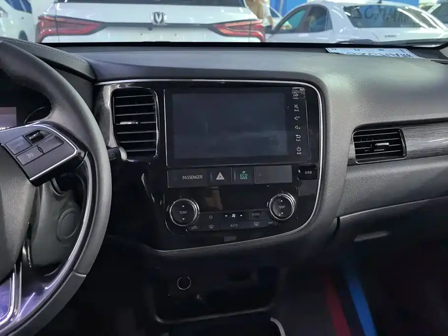 Mitsubishi Outlander 2019 — фото 13