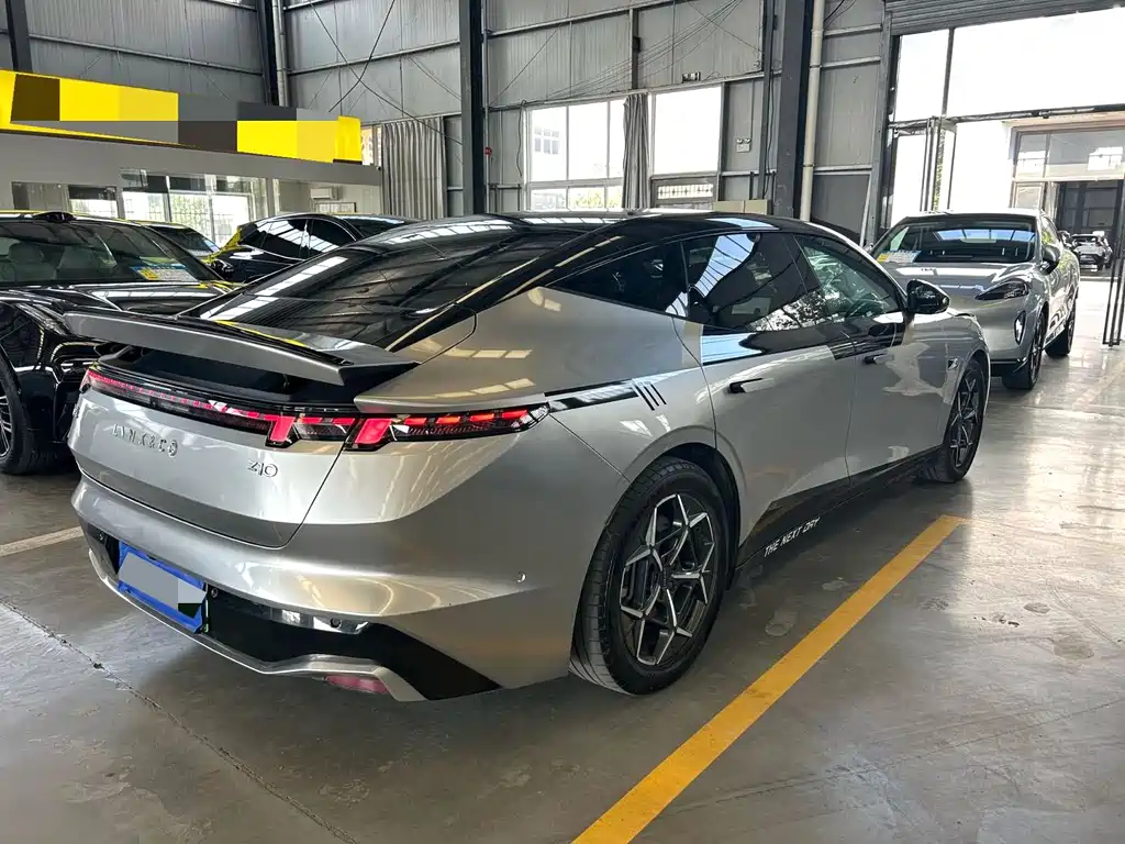 Lynk & Co Z10 2025