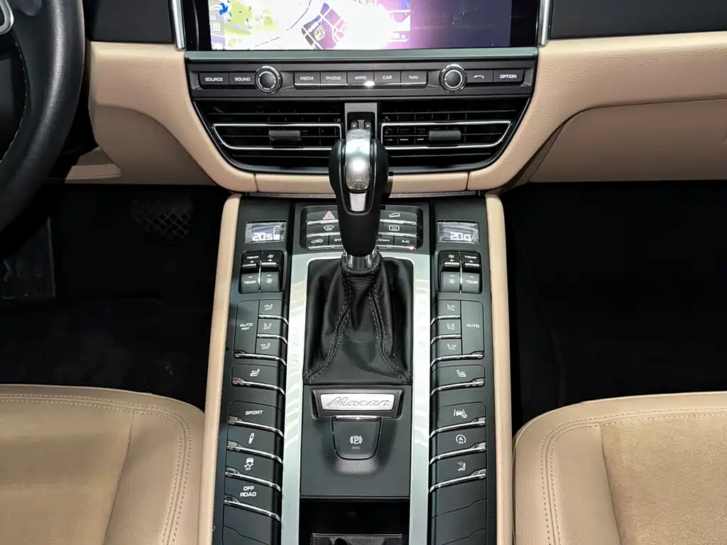Porsche Macan 2019 — фото 11