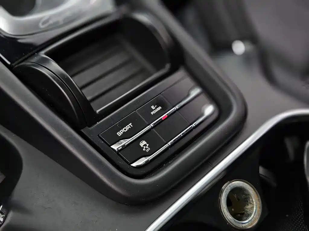 Porsche Cayenne 2015 — фото 11
