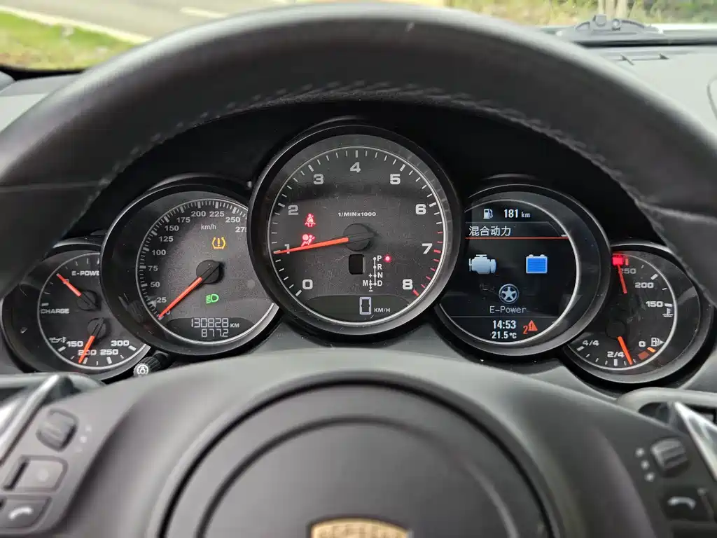 Porsche Cayenne 2015 — фото 18