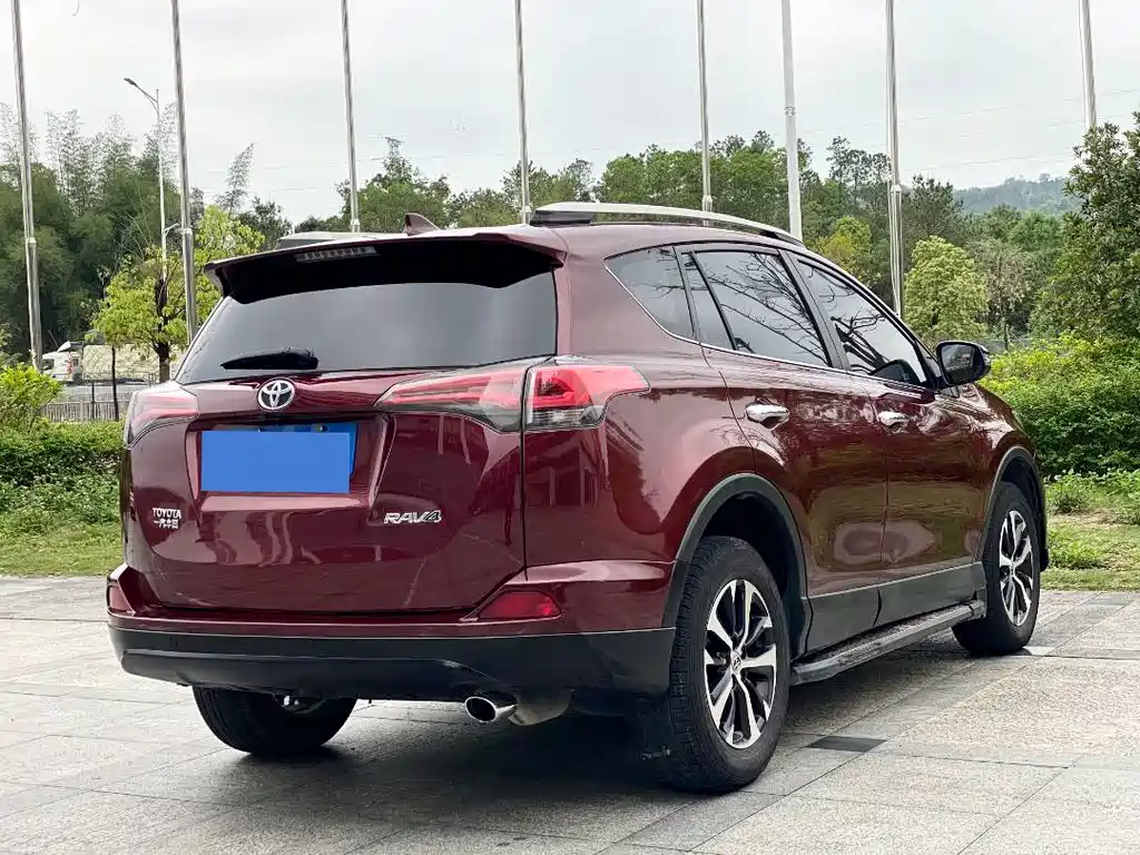 Toyota RAV4 2017 — фото 7