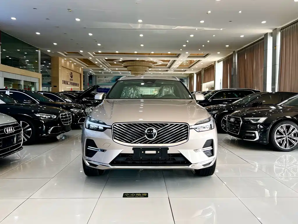 Volvo XC60 2026 — фото 2