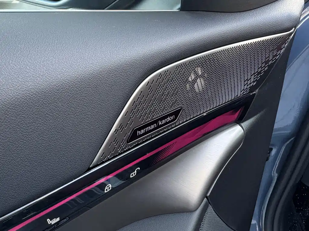 BMW 5 Series 2025 — фото 15