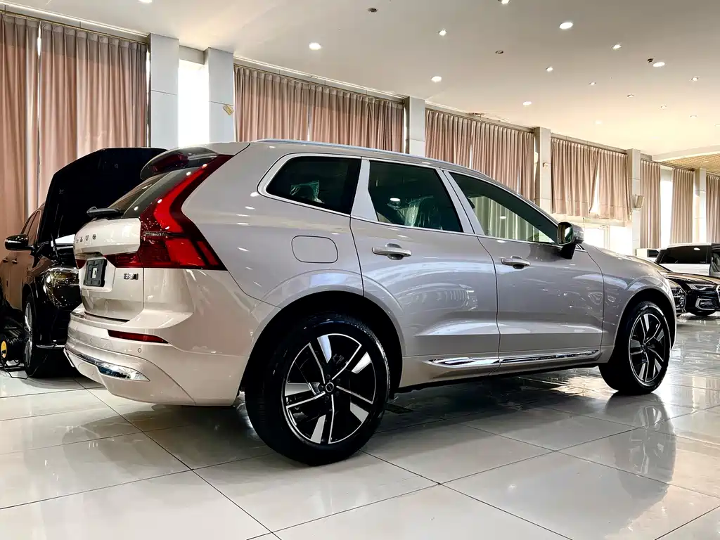Volvo XC60 2026 — фото 3