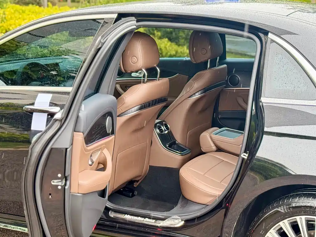 Mercedes-Benz E-Class 2023 — фото 6