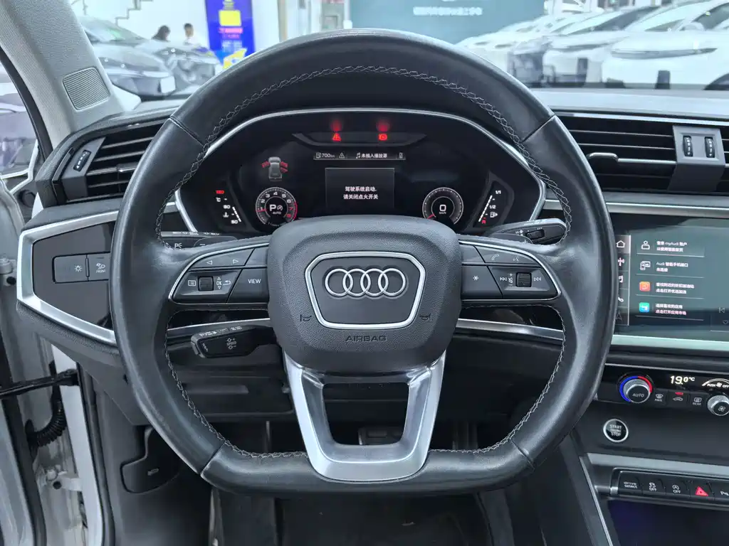 Audi Q3 2022 — фото 8