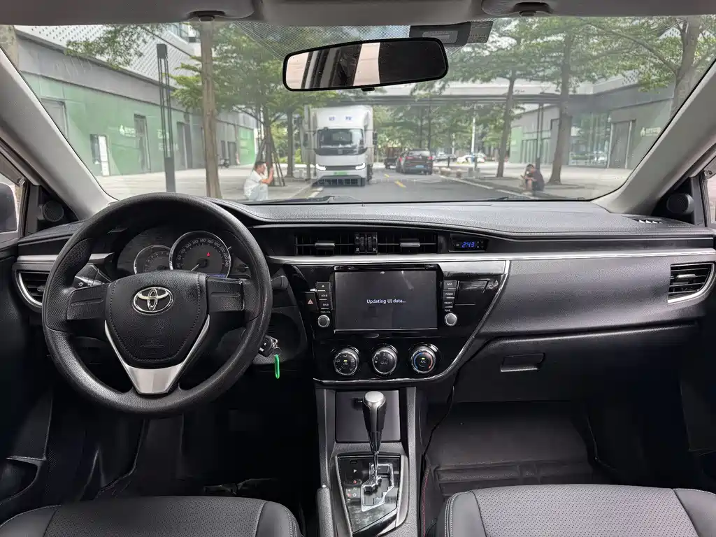 Toyota Corolla 2015 — фото 7