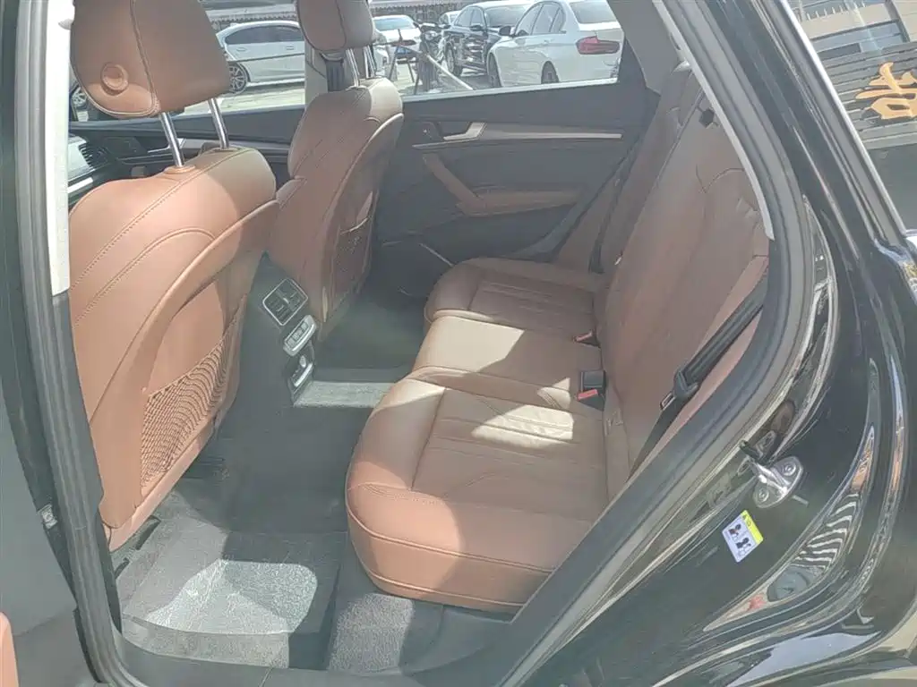 Audi Q5L 2022 — фото 17