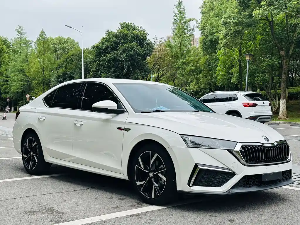 Skoda Octavia 2022 — фото 3