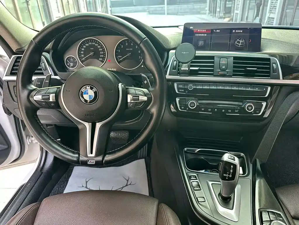BMW 3 Series 2018 — фото 12