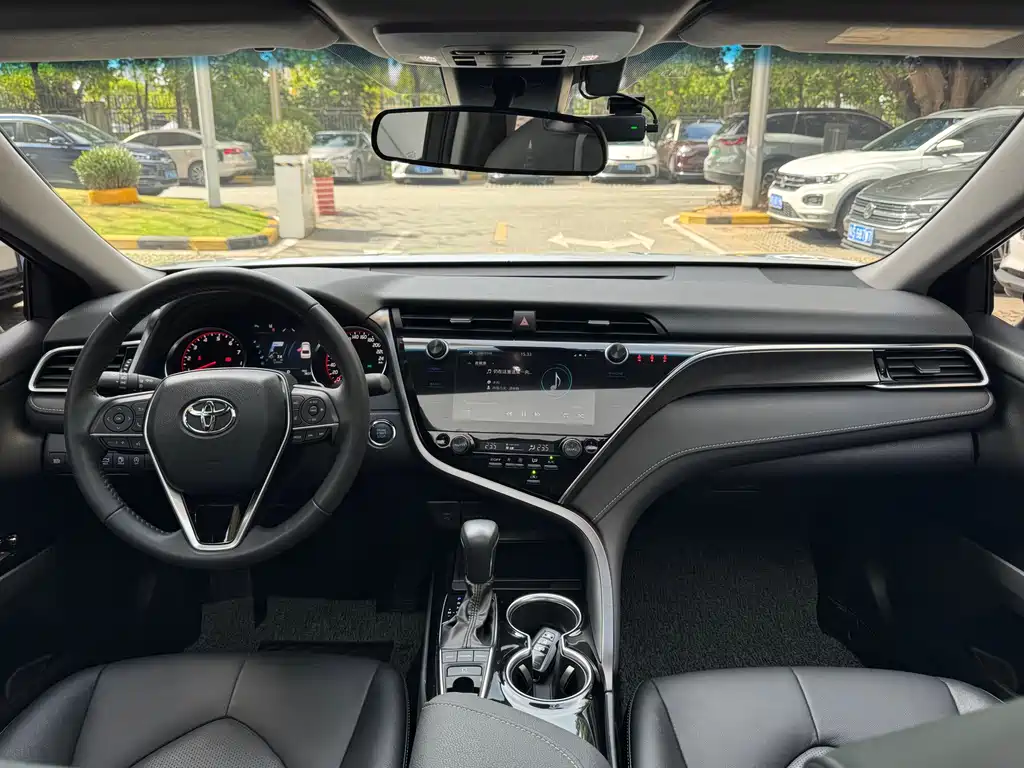 Toyota Camry 2020 — фото 18