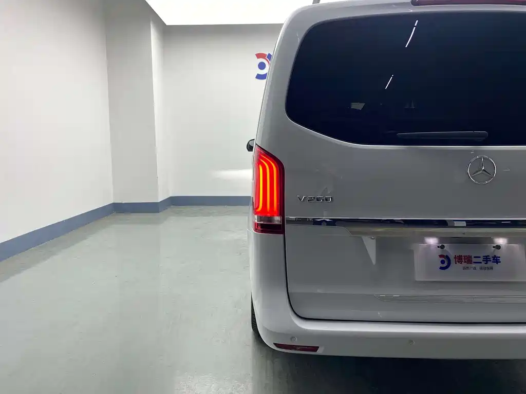 Mercedes-Benz V-Class 2016 — фото 13